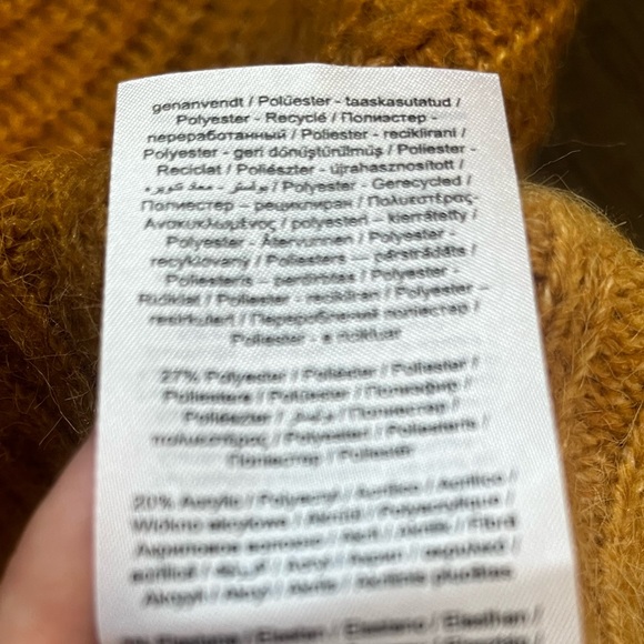 Worn once woman’s sweater. Very, very soft. - Picture 5 of 5